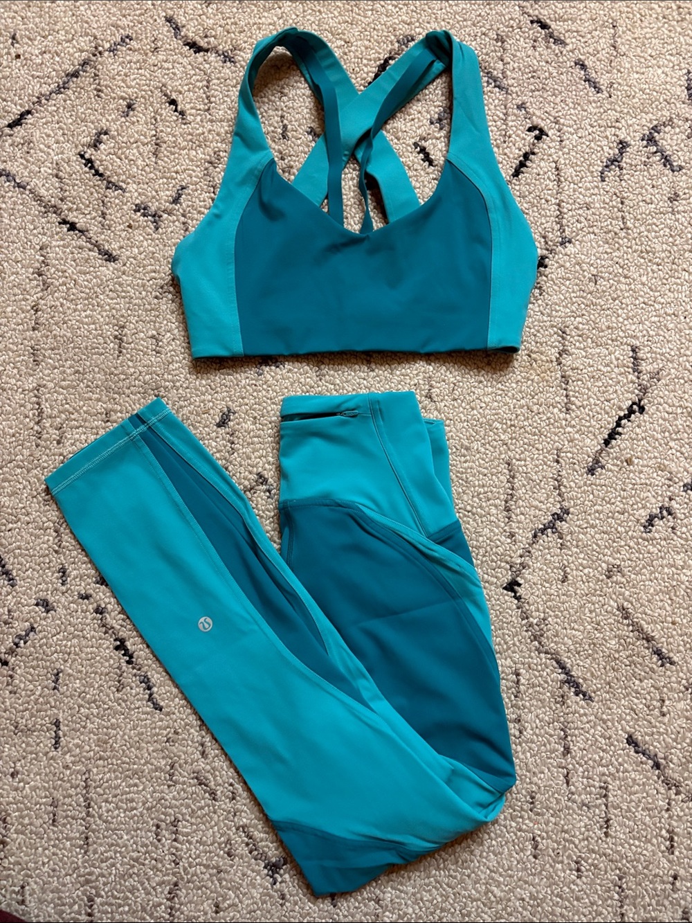 Lululemon set In Movement Tight 25" + Energy Bra Long Line Set Size 4 + 6